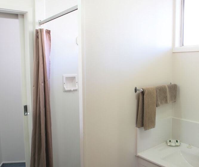 Апартаменты 2 Спальни, Motel Six