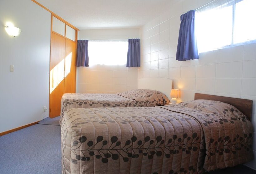 Апартаменты 2 Спальни, Motel Six