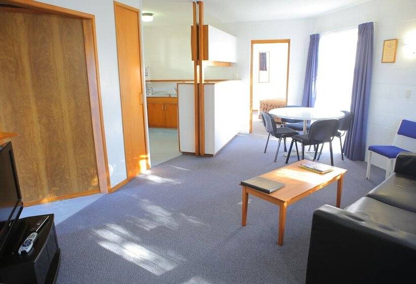 침실 2개 아파트, Motel Six