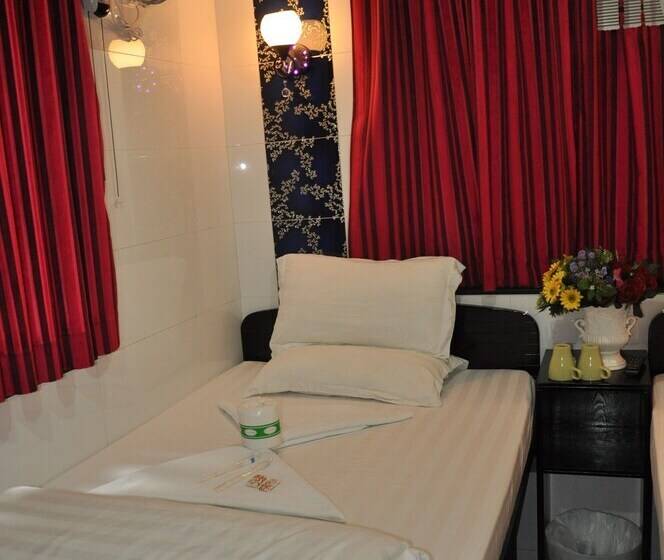 اتاق استاندارد سه نفره, Castle Inn