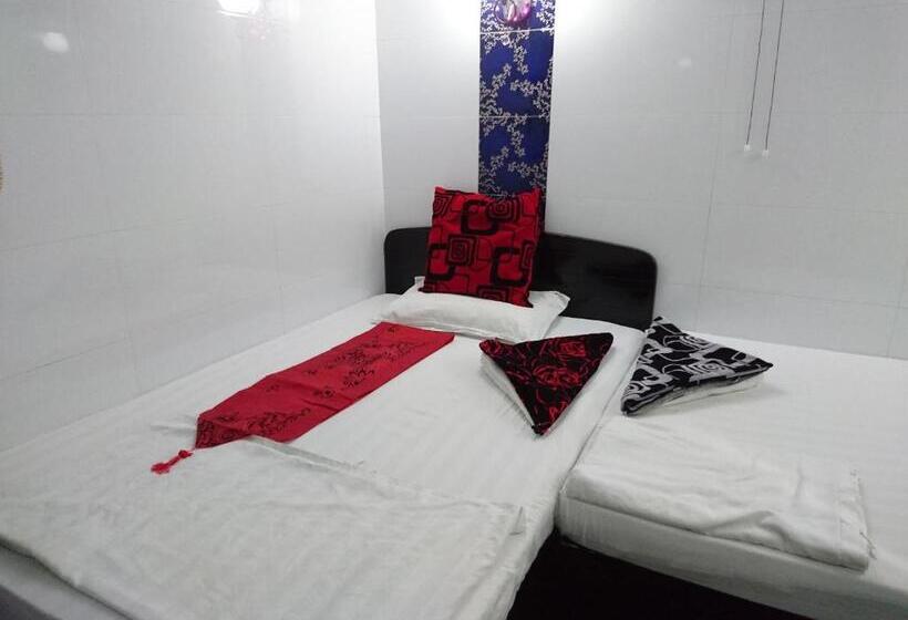 اتاق استاندارد سه نفره, Castle Inn