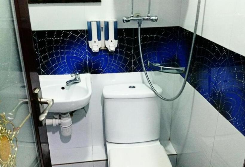 اتاق خانوادگی, Castle Inn