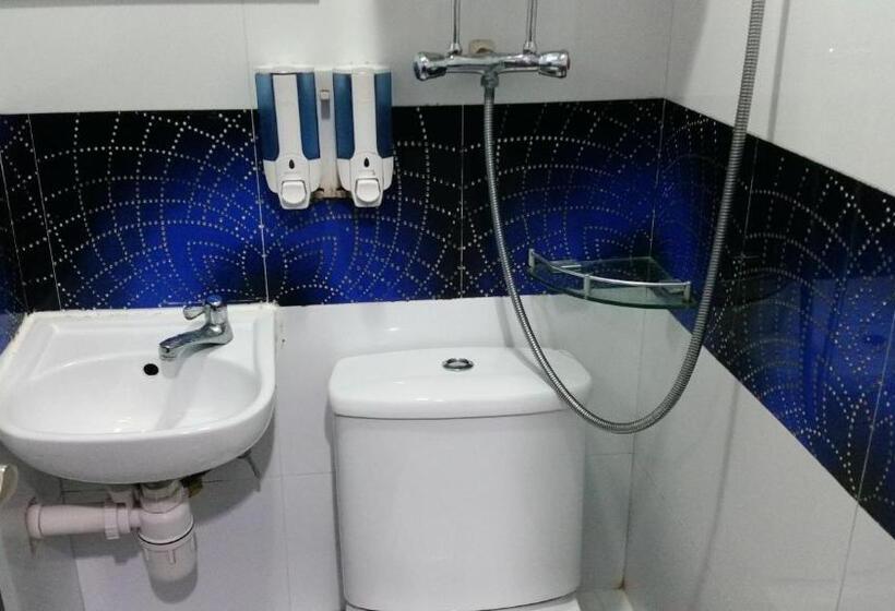 اتاق خانوادگی, Castle Inn