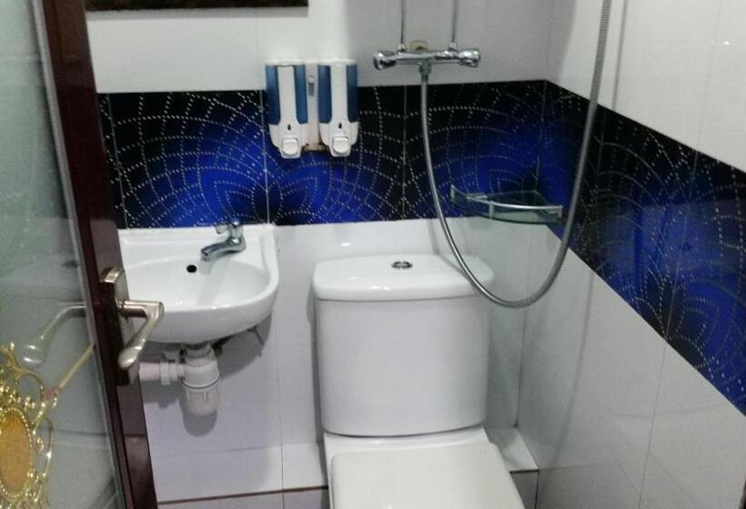 اتاق خانوادگی, Castle Inn