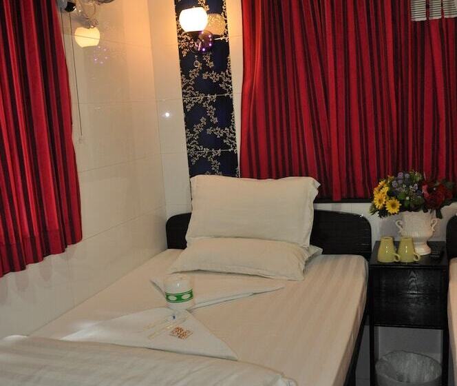 اتاق استاندارد سه نفره, Castle Inn