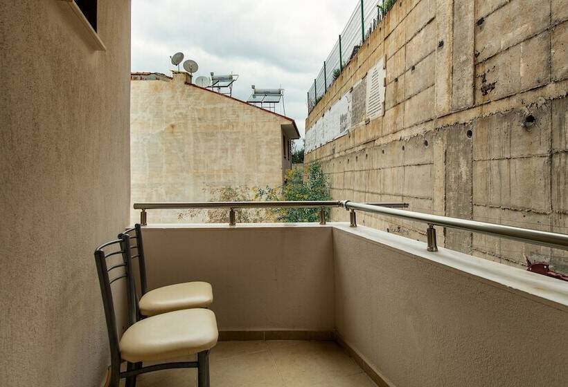 四人豪华间, Ephesus Palaces