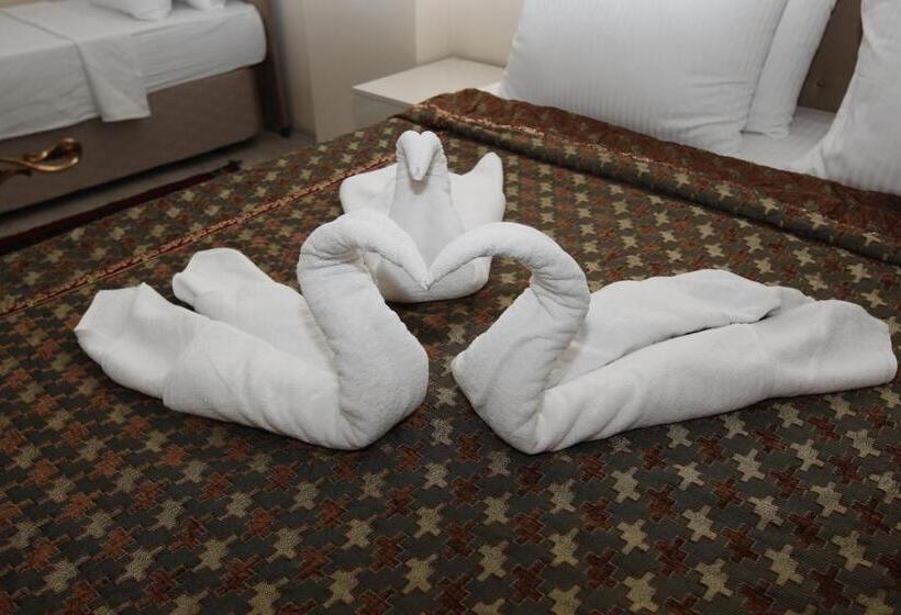 家庭间, Ephesus Palaces