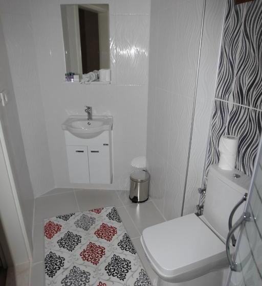 家庭间, Ephesus Palaces