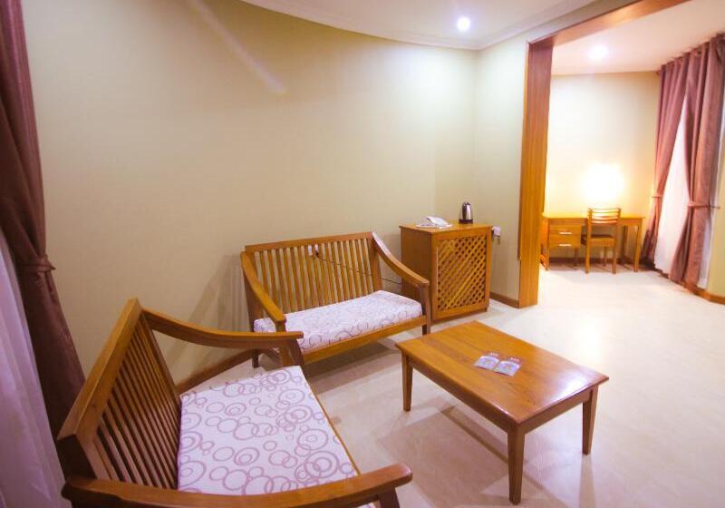 اتاق خانوادگی, Masailand Safari Lodge