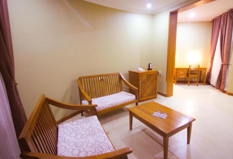 اتاق خانوادگی, Masailand Safari Lodge