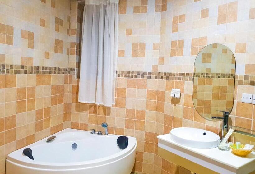 اتاق خانوادگی, Masailand Safari Lodge