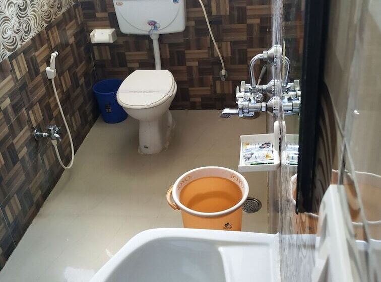 חדר דלוקס לשלושה, Orchid Bodhgaya