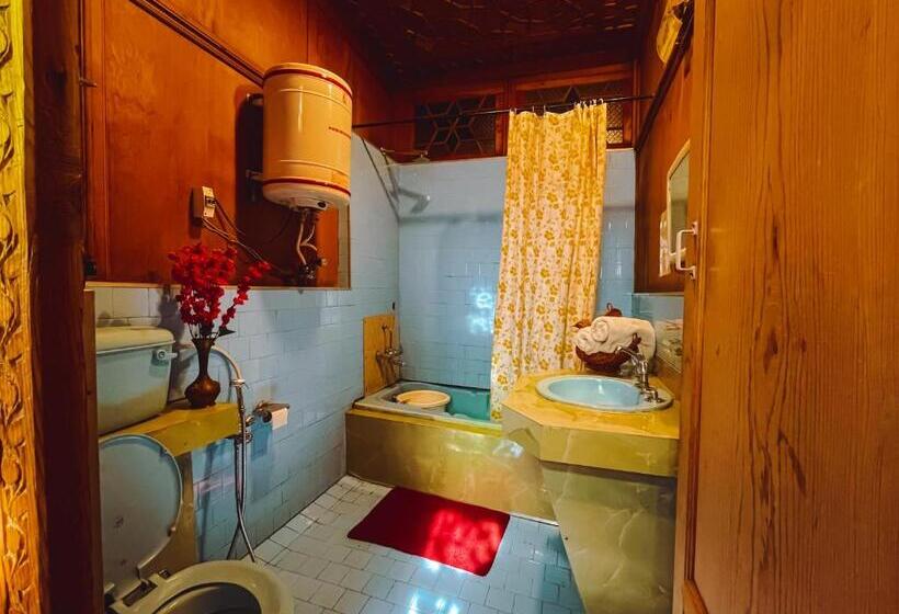 اتاق لوکس, The Heritage Gemini Group Of Houseboat