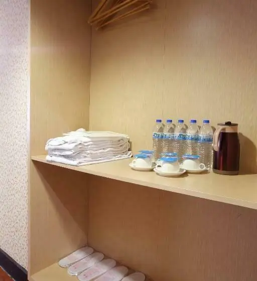اتاق استاندارد چهار تخته, Chiayi Crown