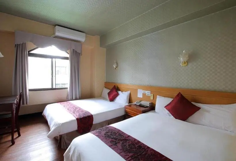 اتاق استاندارد چهار تخته, Chiayi Crown