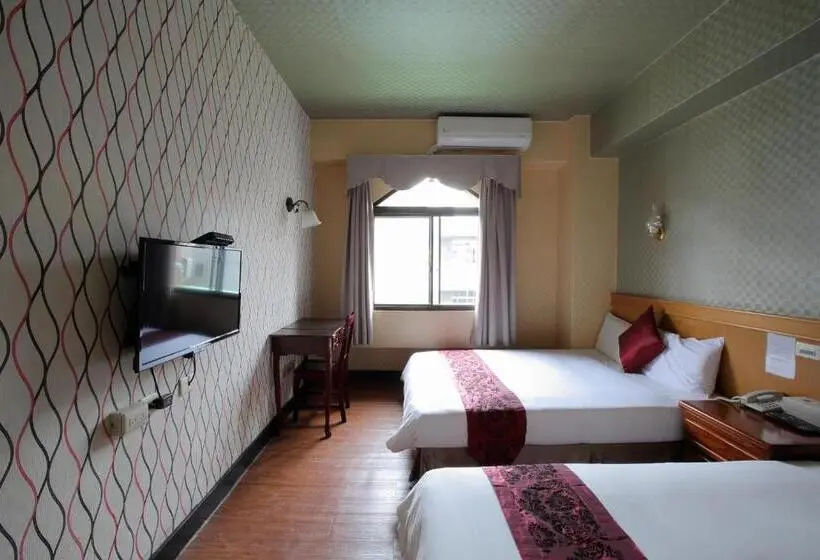اتاق استاندارد چهار تخته, Chiayi Crown