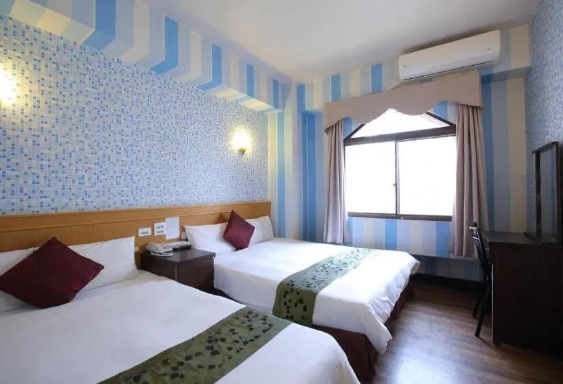 اتاق استاندارد چهار تخته, Chiayi Crown