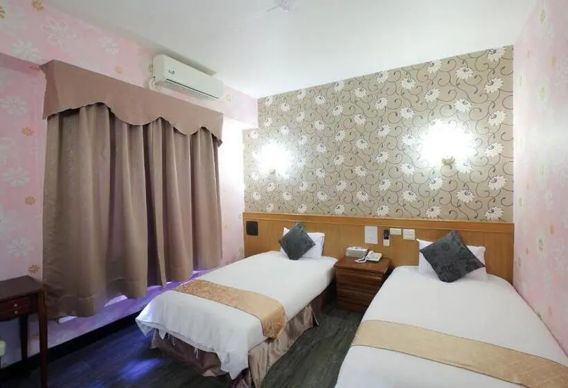 اتاق اکونومی, Chiayi Crown