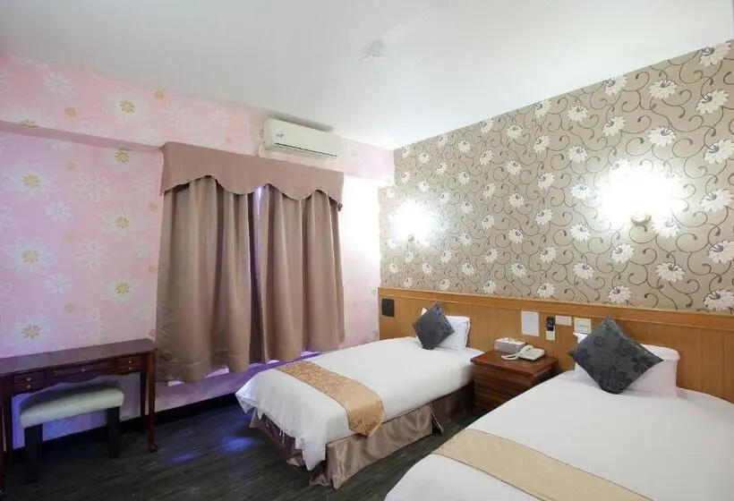 اتاق اکونومی, Chiayi Crown