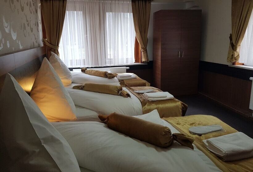 חדר סטנדרט לשלושה, Im Anker