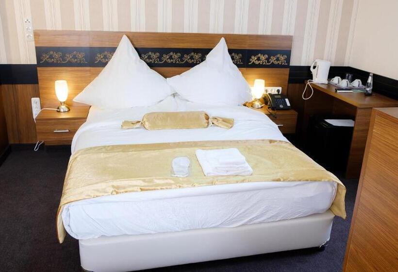 חדר סטנדרט לשלושה, Im Anker