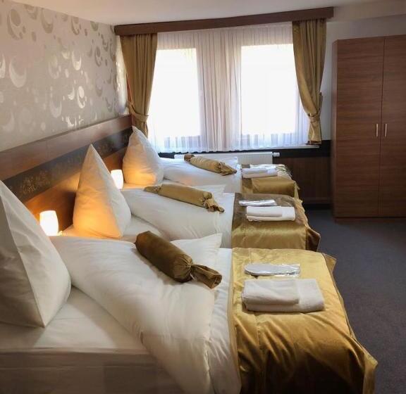 חדר בסיסי לשלושה, Im Anker