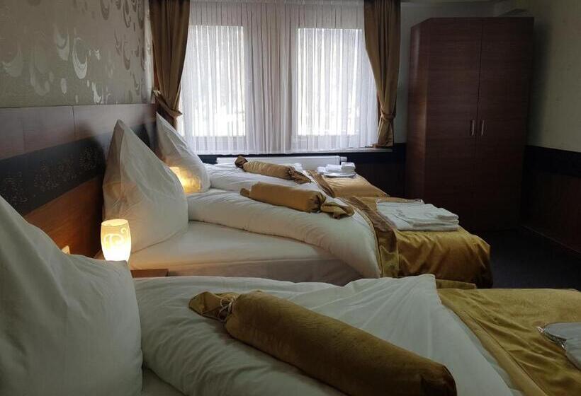 חדר בסיסי לשלושה, Im Anker