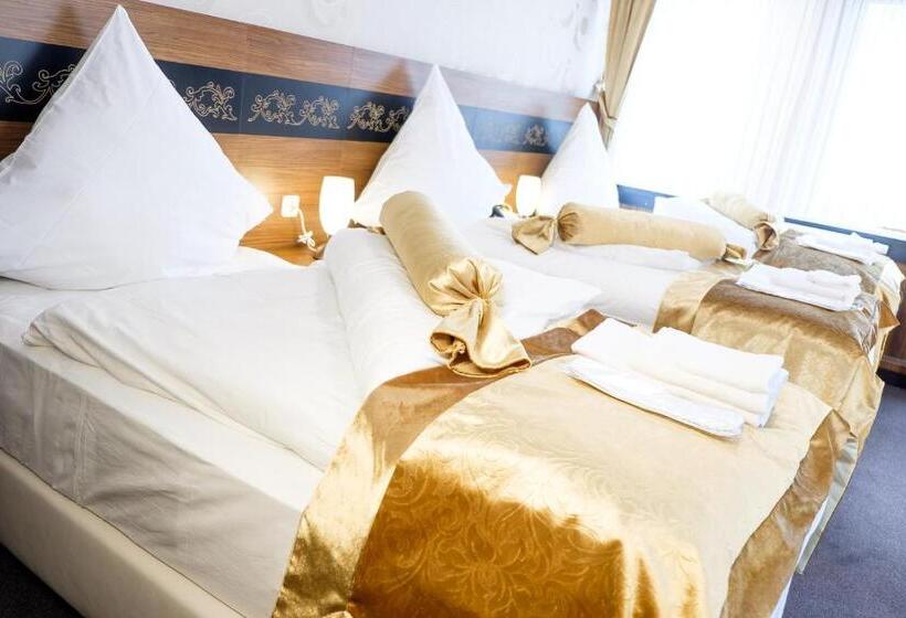 חדר בסיסי לשלושה, Im Anker