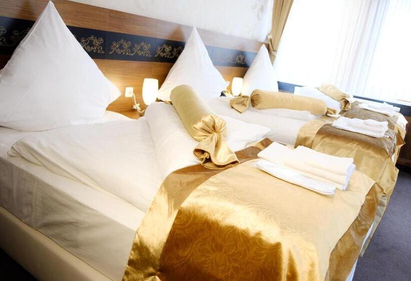 חדר בסיסי לשלושה, Im Anker