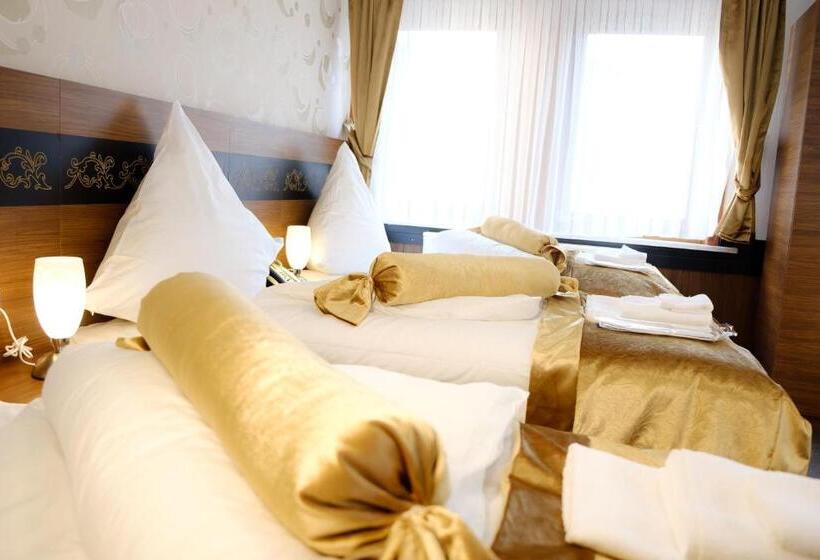 חדר בסיסי לשלושה, Im Anker