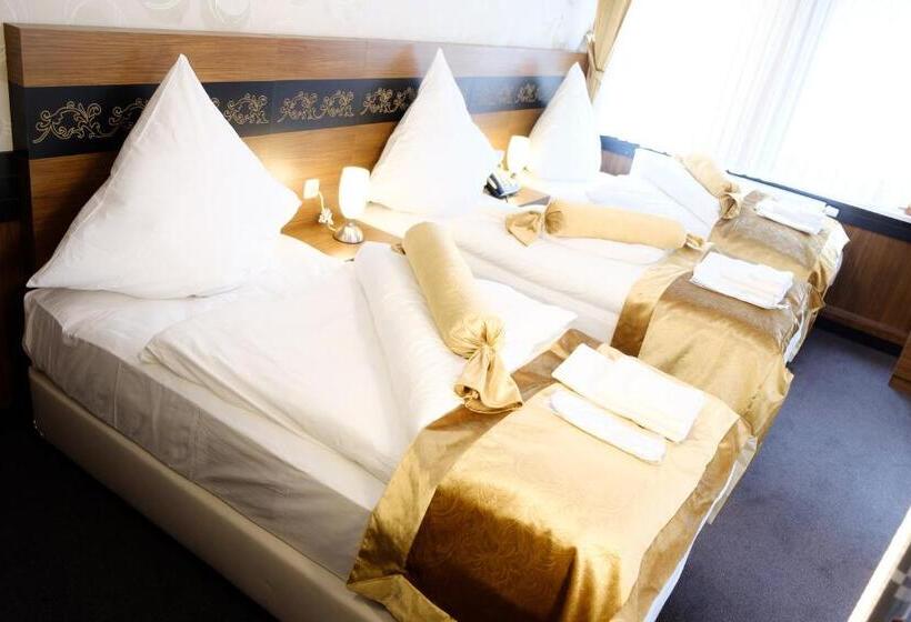 חדר בסיסי לשלושה, Im Anker