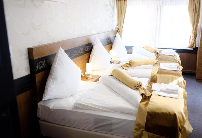 חדר בסיסי לשלושה, Im Anker