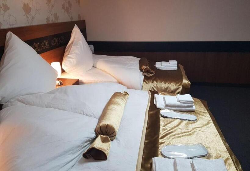 חדר בסיסי לשלושה, Im Anker