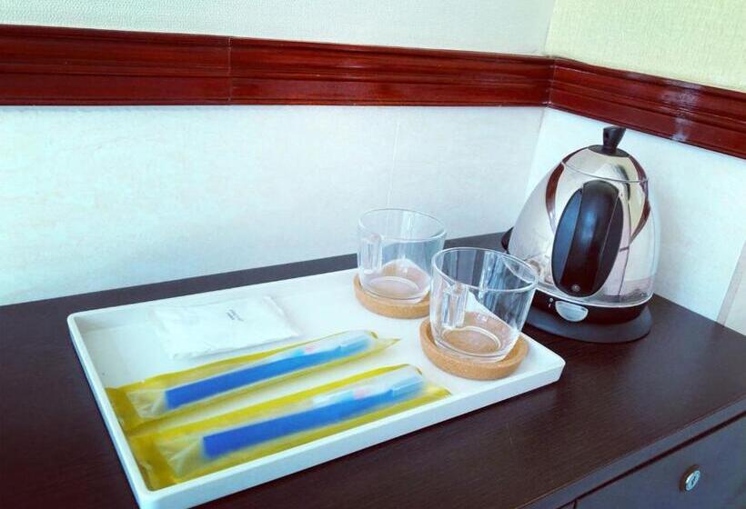 اتاق استاندارد سه نفره, Hang Fung Hostel
