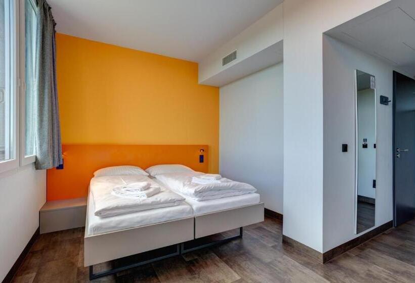 Номер Стандарт, Meininger Hotel München Olympiapark