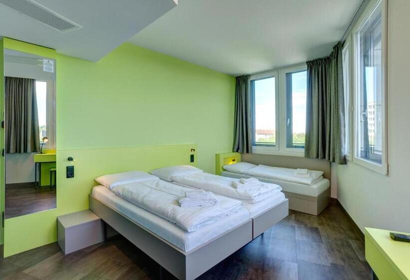 Номер Стандарт Трехместный, Meininger Hotel München Olympiapark