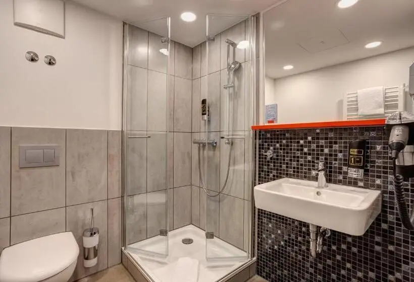 اتاق استاندارد چهار تخته, Meininger Hotel München Olympiapark
