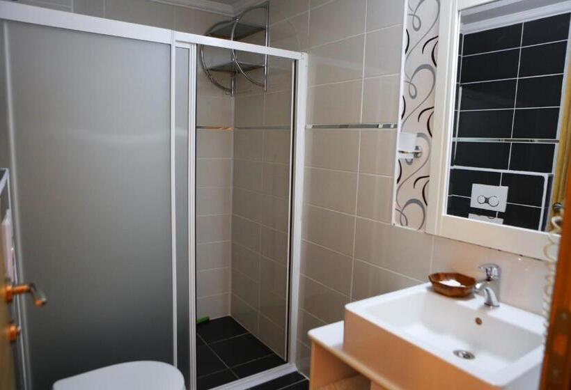 Quarto Familiar, Ugur