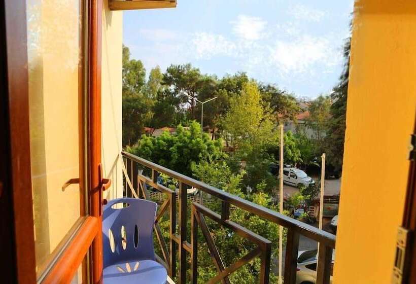 Quarto Familiar, Ugur