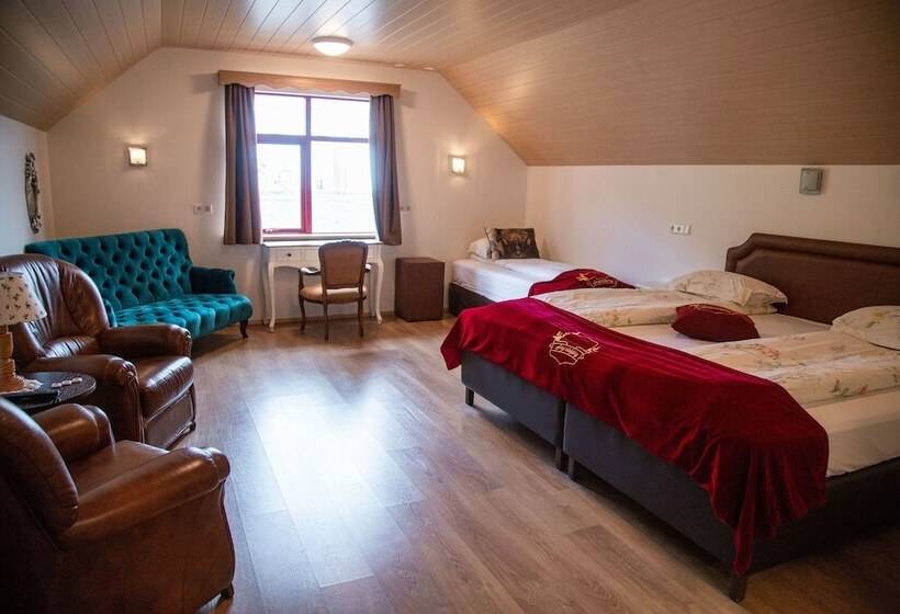 اتاق استاندارد سه نفره, Smyrlabjorg