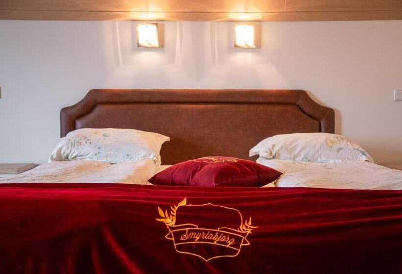 اتاق استاندارد سه نفره, Smyrlabjorg