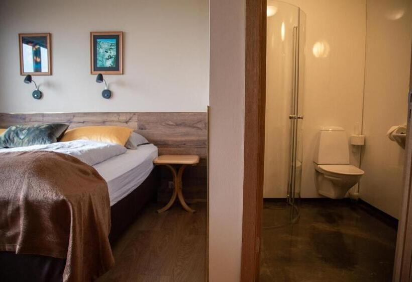 اتاق استاندارد سه نفره, Smyrlabjorg