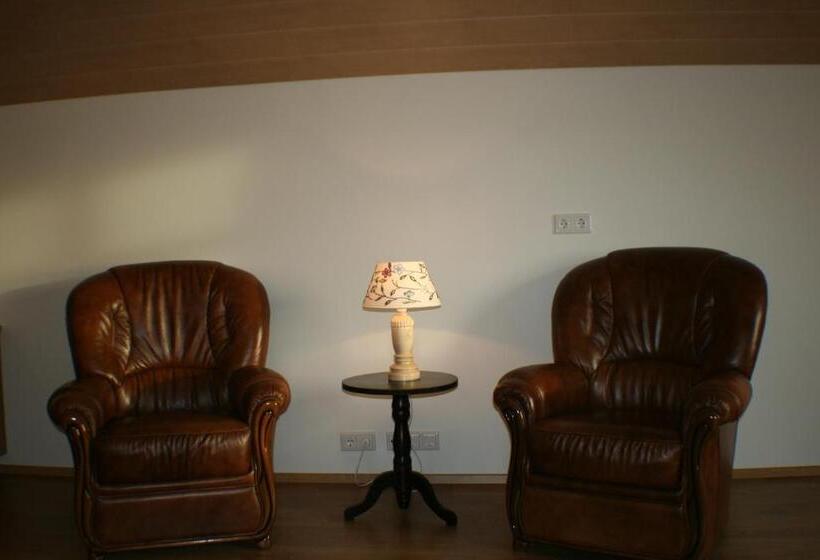 اتاق استاندارد چهار تخته, Smyrlabjorg