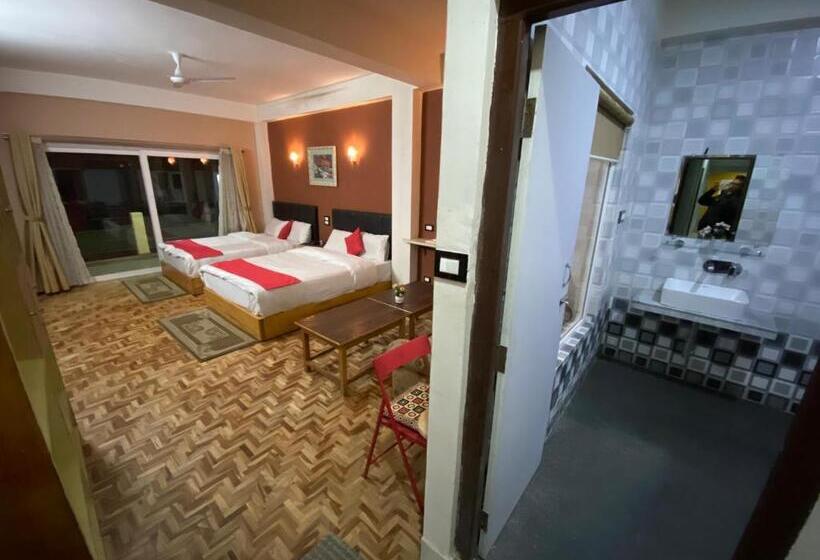 חדר דלוקס לארבעה, Hidden Gem Residency