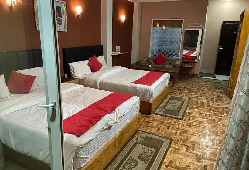 Deluxe Neljän Hengen Huone, Hidden Gem Residency