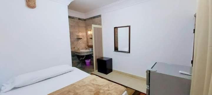 اتاق استاندارد یک نفره, Oasis Fighting Kangaroo