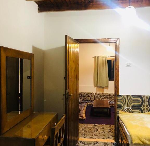 استودیو خانوادگی, Oasis Fighting Kangaroo