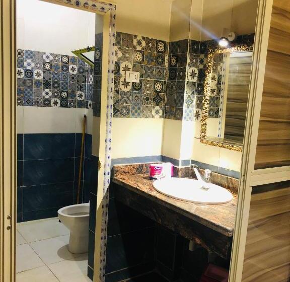 استودیو خانوادگی, Oasis Fighting Kangaroo