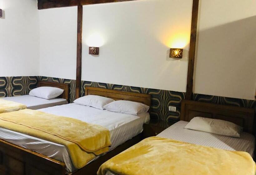 استودیو خانوادگی, Oasis Fighting Kangaroo