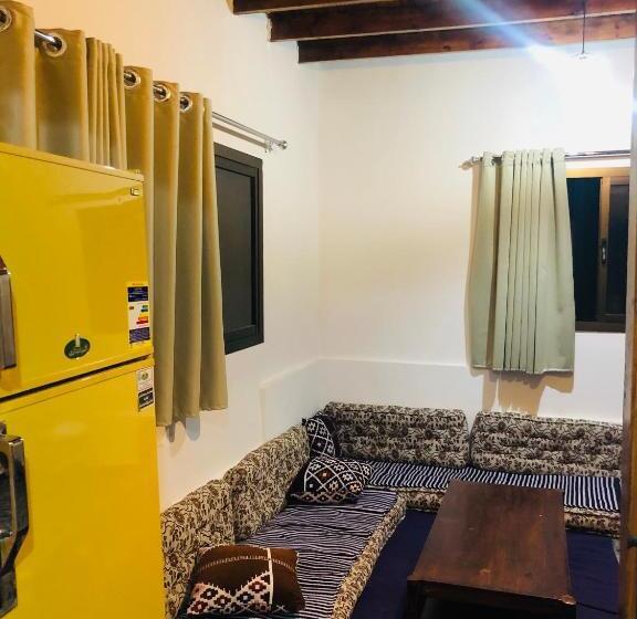 استودیو خانوادگی, Oasis Fighting Kangaroo